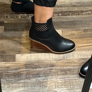 *Never Been Worn” Black “pleather” black leather wedge boot